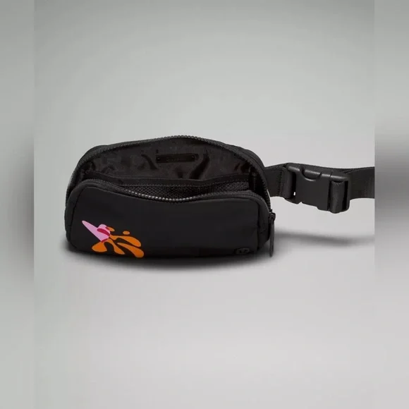 Lululemon Everywhere Belt Bag 1L Pride NWT - Picture 5 of 6